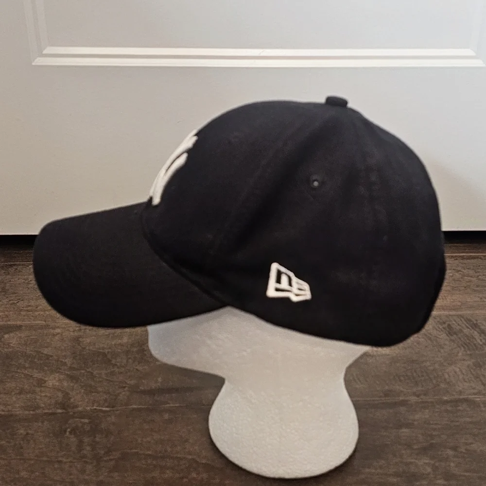 Yankees Baseball New Era MLB Navy Cap with White Embroidered Logo
